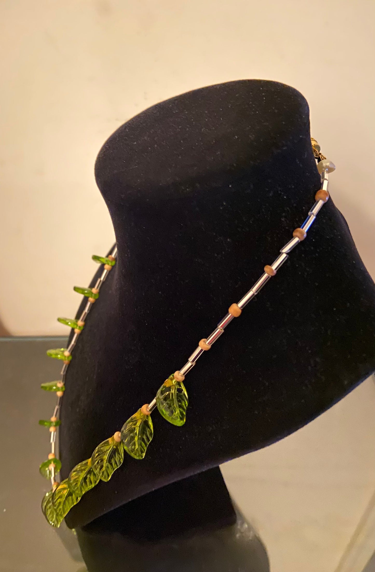 Green leaf glass necklace