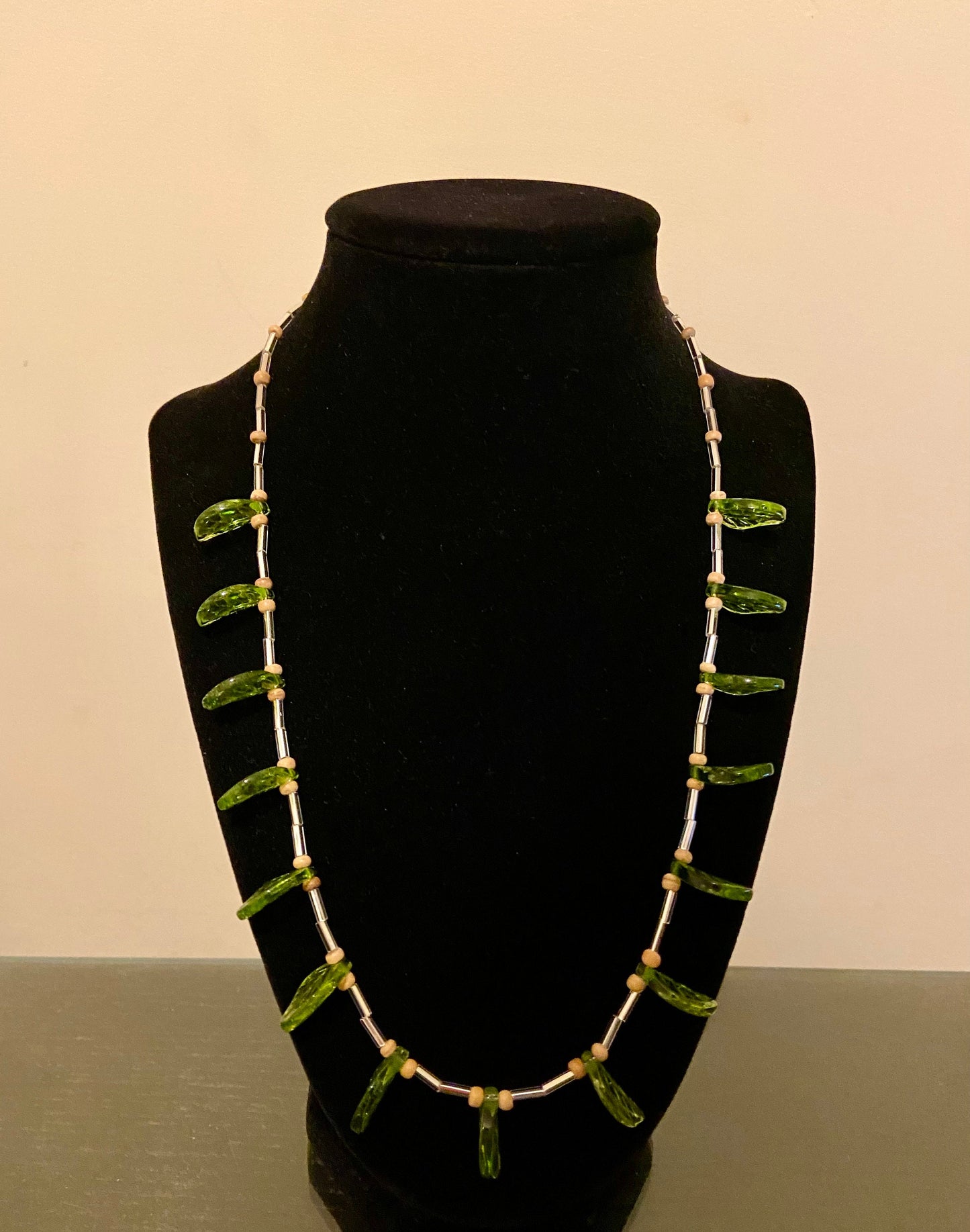 Green leaf glass necklace