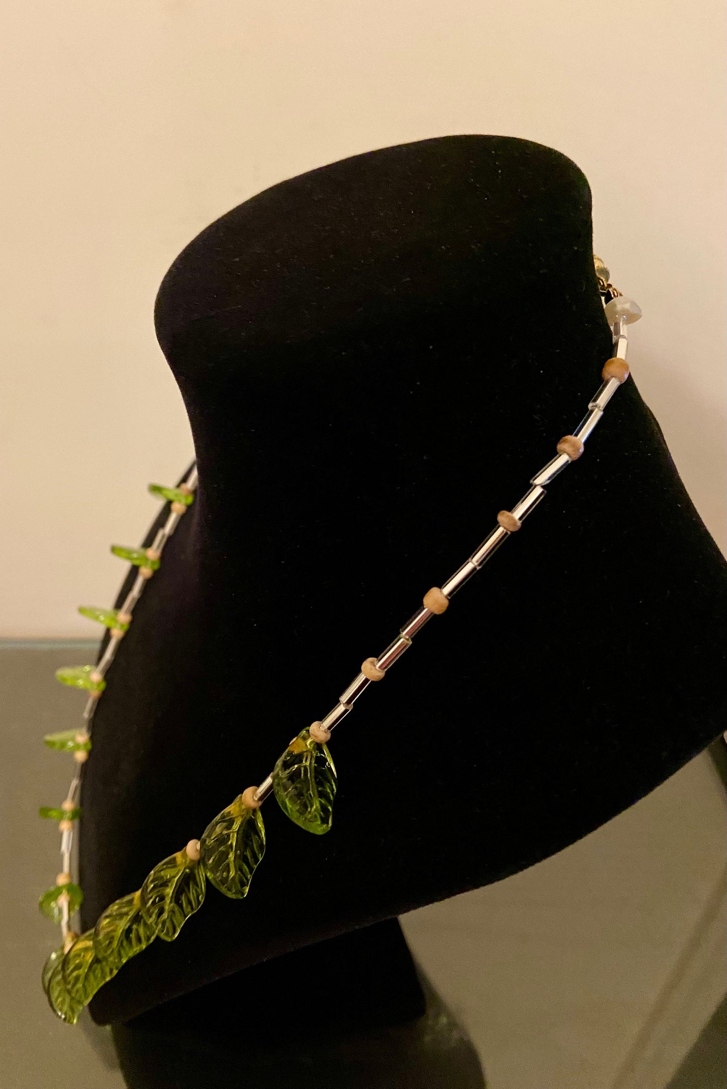 Green leaf glass necklace