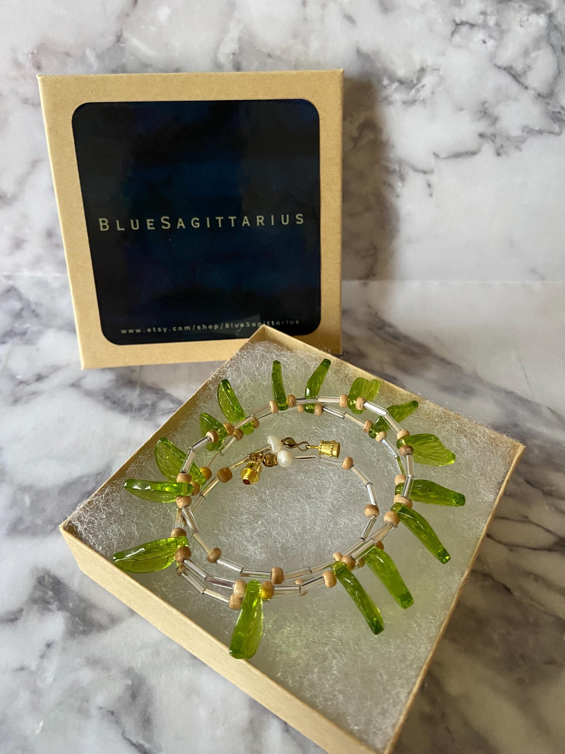 Green leaf glass necklace