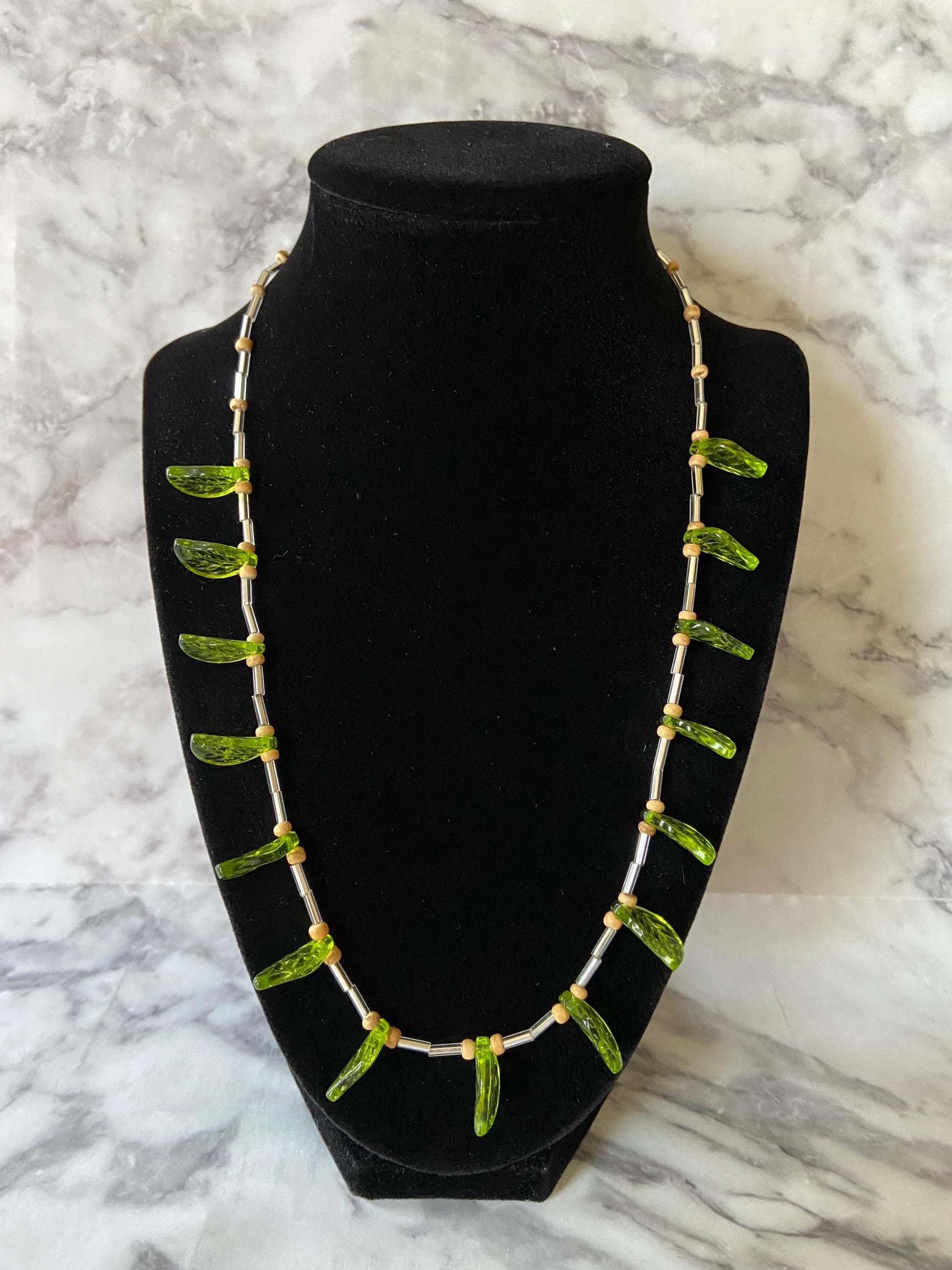 Green leaf glass necklace