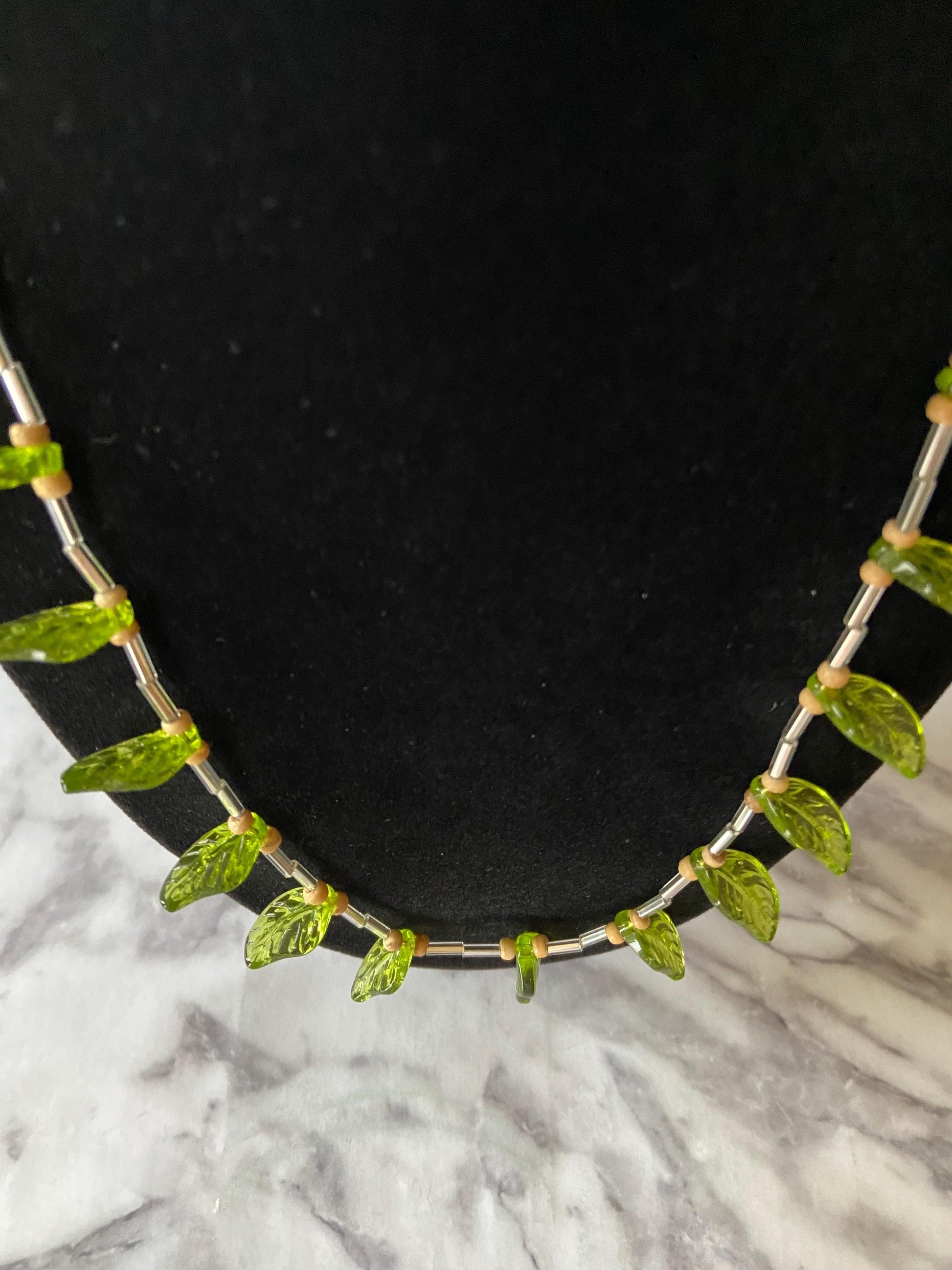 Green leaf glass necklace