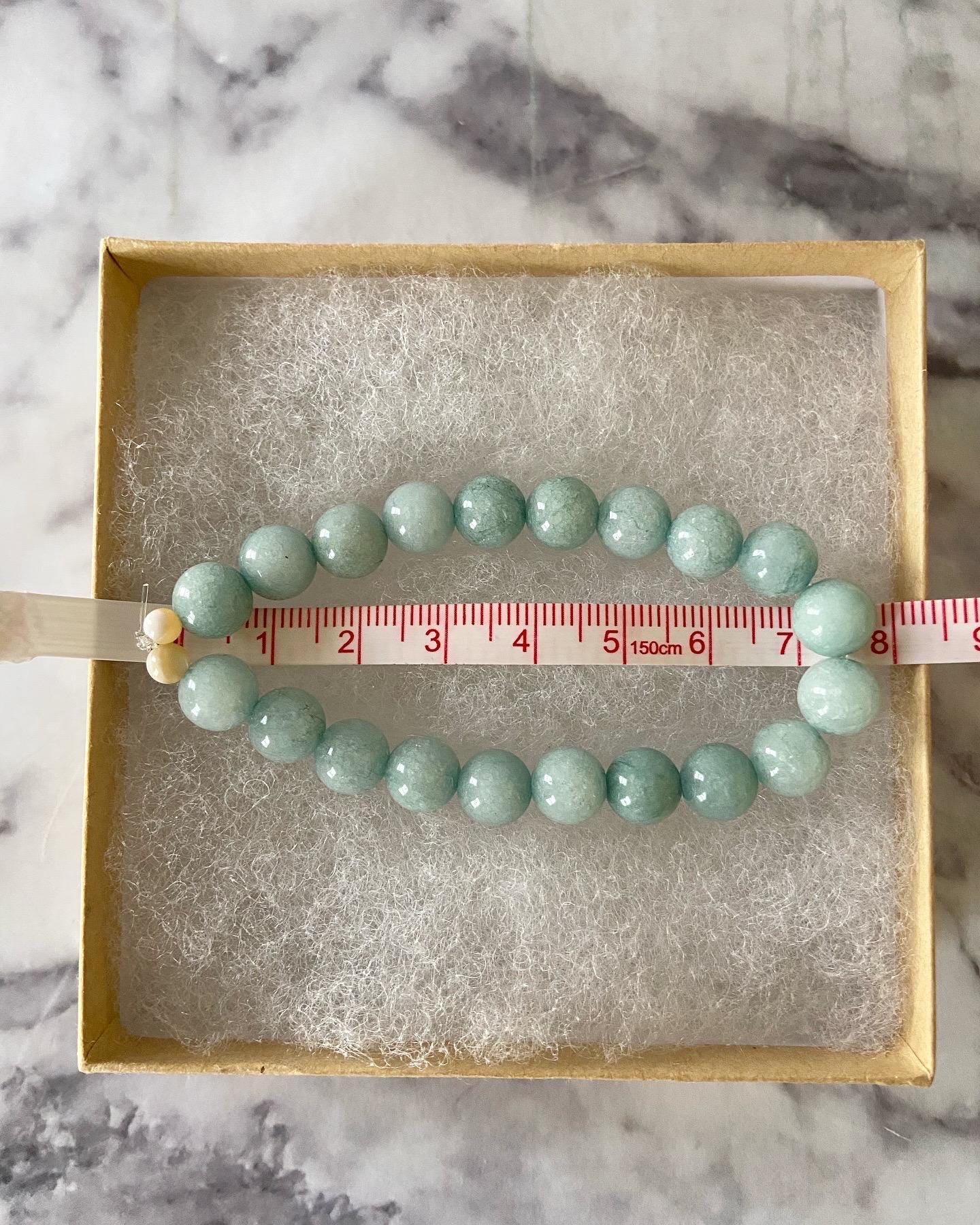 Aquamarine quartz stretch bracelet with mother of pearl shell beads